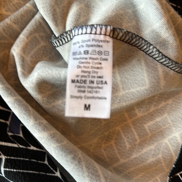 Never worn Lularoe skirt . Lots of stretch - Picture 3 of 3